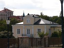 Lumbeho vila v zahradách na Pražském hradě
